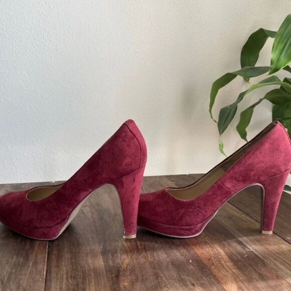 UNLISTED BY KENNETH COLE BURGUNDY SUEDE HIGH HEEL PUMP SHOE - Picture 6 of 15